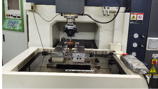 世邦告訴你注塑模具加工的分類都有哪些？