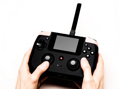 手持一體顯示無(wú)人機(jī)遙控器定制